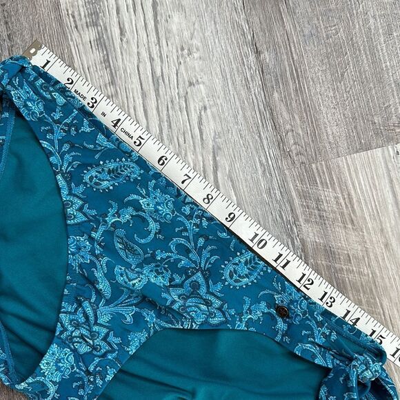 Converse, medium, bikini, bottoms, like NEW! - Picture 5 of 8